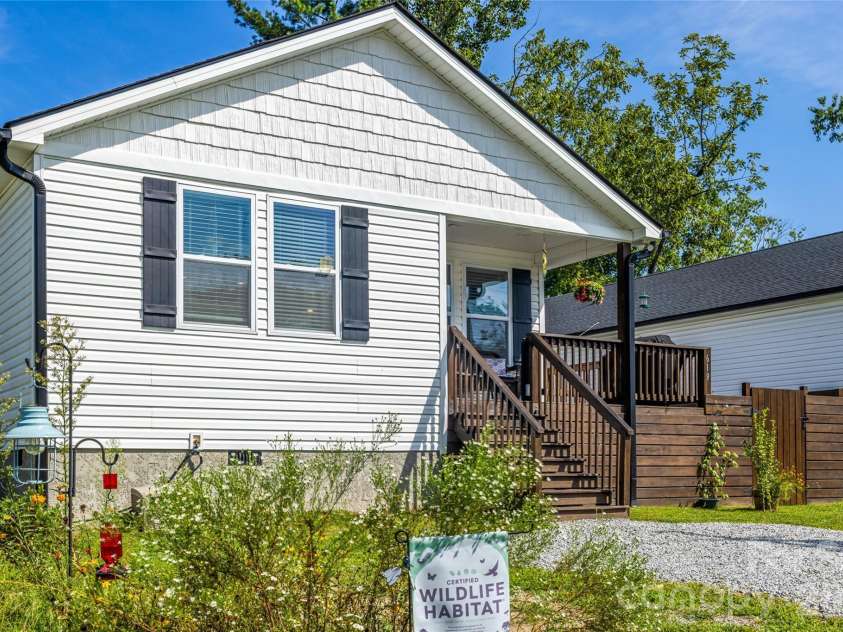 619 Edgewood Avenue, Hendersonville, NC 28792.  MLS# CAR4417132, YatesRealty ID 47425. 