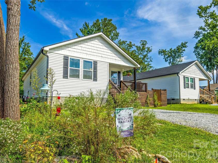 619 Edgewood Avenue, Hendersonville, NC 28792.  MLS# CAR4417132, YatesRealty ID 47425. 