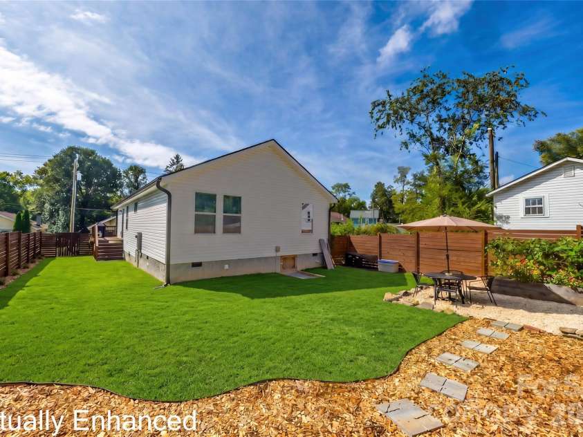 619 Edgewood Avenue, Hendersonville, NC 28792.  MLS# CAR4417132, YatesRealty ID 47425. 
