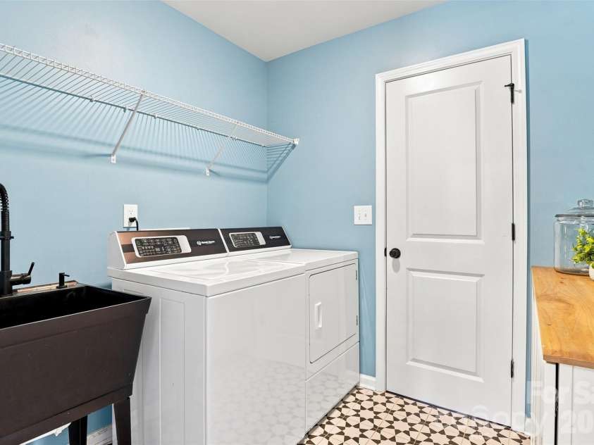 806 Pace Court, Fort Mill, SC 29715.  MLS# CAR4415932, YatesRealty ID 47427. 