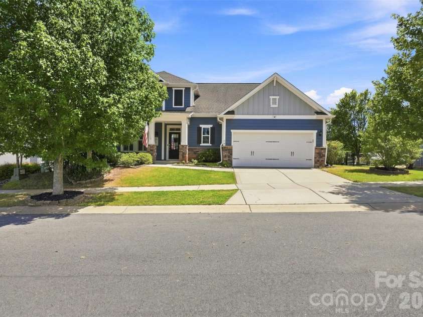 806 Pace Court, Fort Mill, SC 29715.  MLS# CAR4415932, YatesRealty ID 47427. Welcome Home!