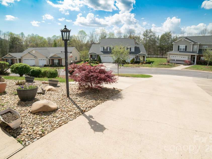 137 Lady Slipper Lane, Valdese, NC 28690.  MLS# CAR4244103, YatesRealty ID 4743. 