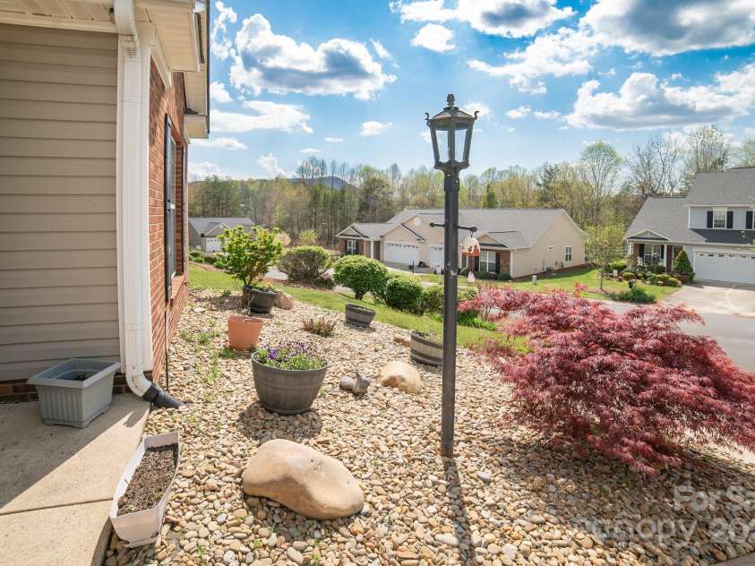 137 Lady Slipper Lane, Valdese, NC 28690.  MLS# CAR4244103, YatesRealty ID 4743. 