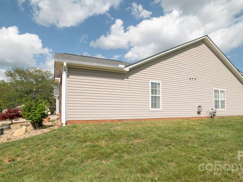 137 Lady Slipper Lane, Valdese, NC 28690.  MLS# CAR4244103, YatesRealty ID 4743. 