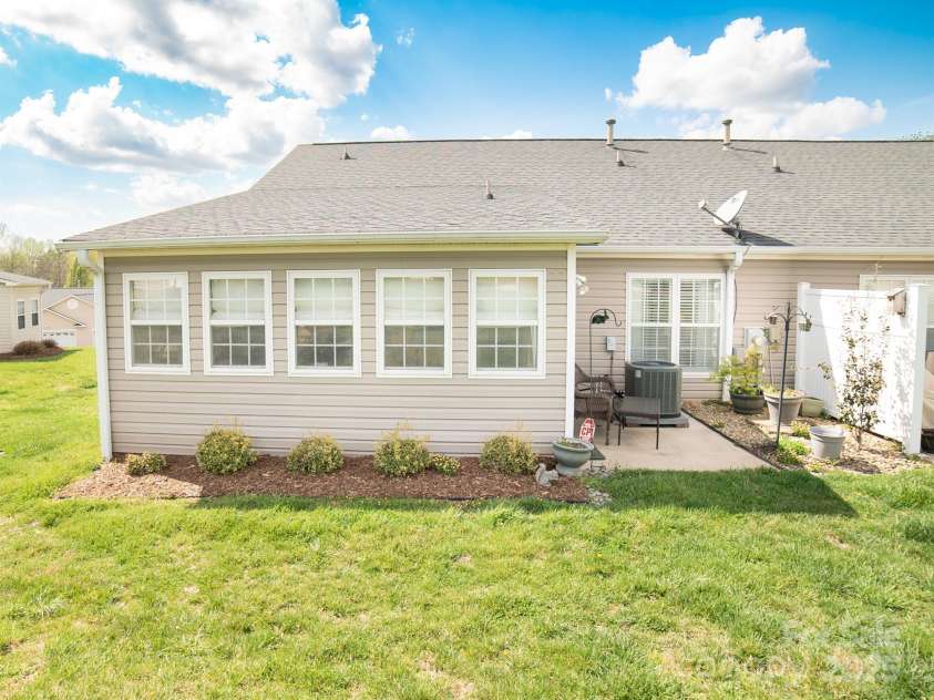 137 Lady Slipper Lane, Valdese, NC 28690.  MLS# CAR4244103, YatesRealty ID 4743. 