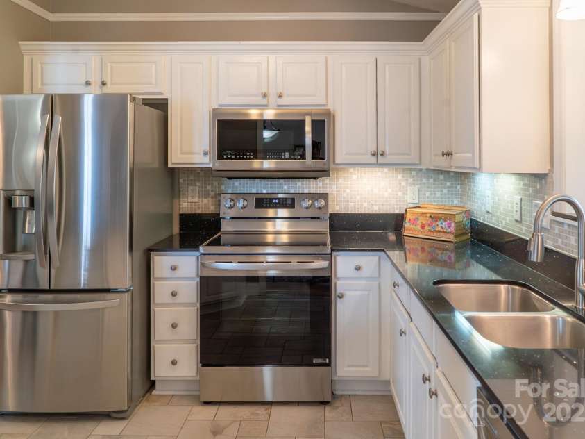 137 Lady Slipper Lane, Valdese, NC 28690.  MLS# CAR4244103, YatesRealty ID 4743. 