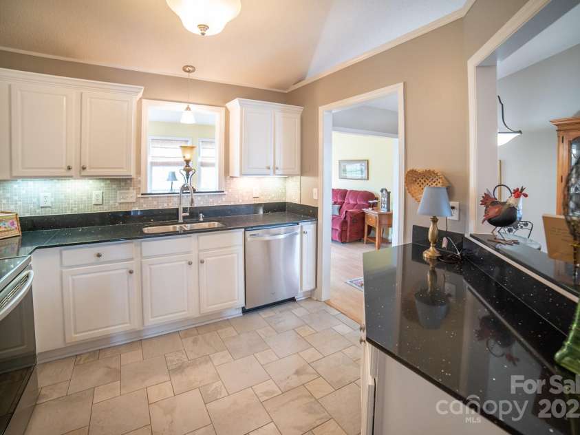 137 Lady Slipper Lane, Valdese, NC 28690.  MLS# CAR4244103, YatesRealty ID 4743. 