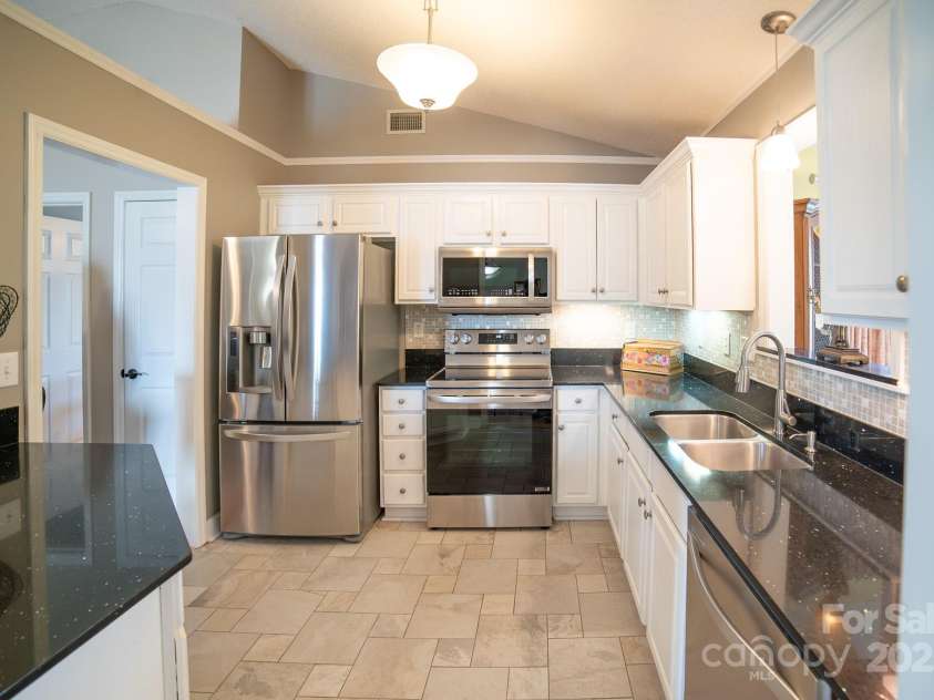 137 Lady Slipper Lane, Valdese, NC 28690.  MLS# CAR4244103, YatesRealty ID 4743. 