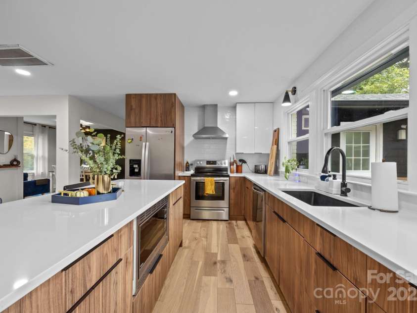 1927 Kilborne Drive, Charlotte, NC 28205.  MLS# CAR4318362, YatesRealty ID 47430. 