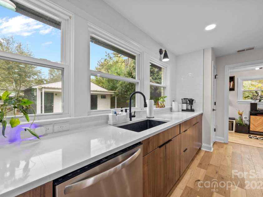 1927 Kilborne Drive, Charlotte, NC 28205.  MLS# CAR4318362, YatesRealty ID 47430. 