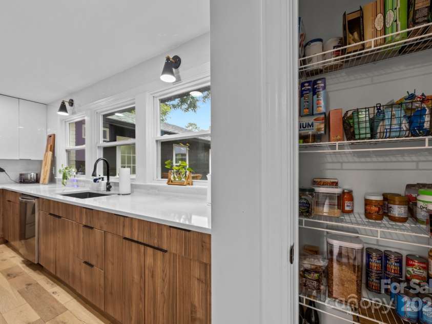 1927 Kilborne Drive, Charlotte, NC 28205.  MLS# CAR4318362, YatesRealty ID 47430. 