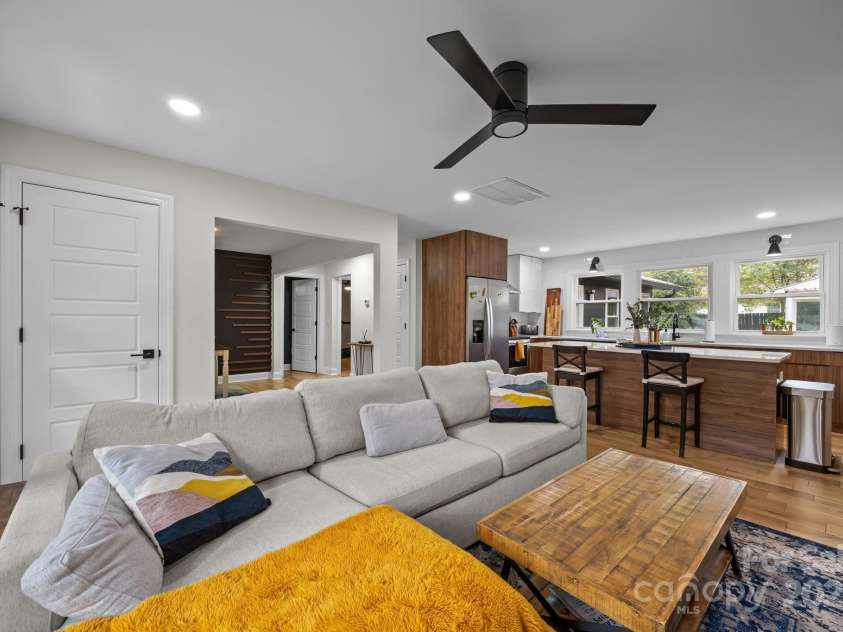 1927 Kilborne Drive, Charlotte, NC 28205.  MLS# CAR4318362, YatesRealty ID 47430. 