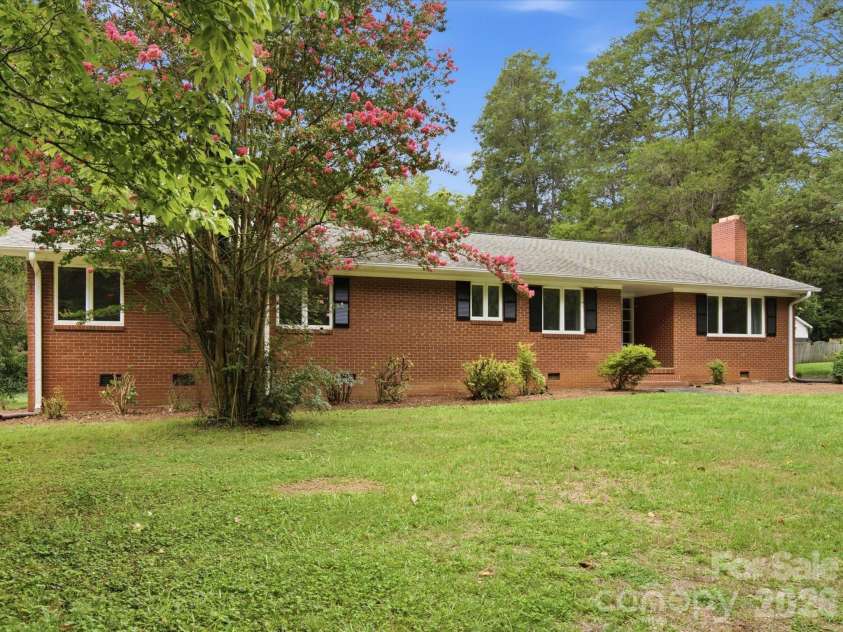 2311 Innes Street, Salisbury, NC 28146.  MLS# CAR4416988, YatesRealty ID 47430. 