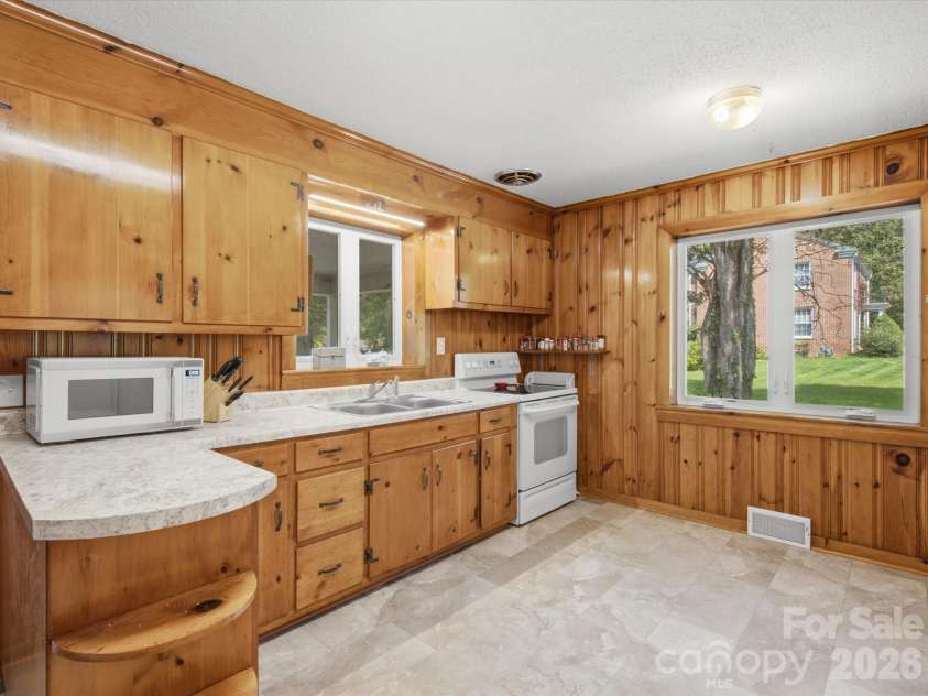 2311 Innes Street, Salisbury, NC 28146.  MLS# CAR4416988, YatesRealty ID 47430. 