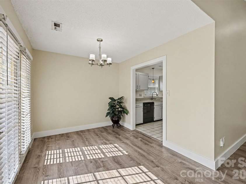 10117 Crayton Drive, Charlotte, NC 28269.  MLS# CAR4415978, YatesRealty ID 47431. Dining area with abundant natural light.