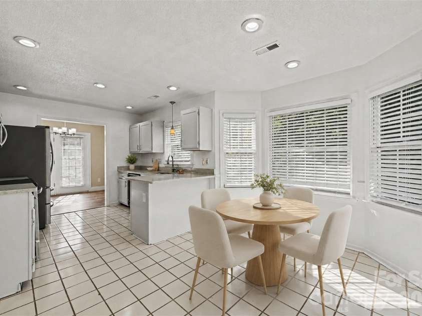 10117 Crayton Drive, Charlotte, NC 28269.  MLS# CAR4415978, YatesRealty ID 47431. Kitchen and breakfast area — virtually staged.