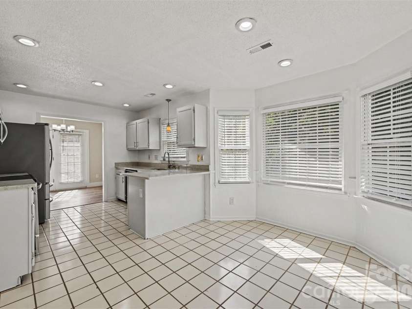 10117 Crayton Drive, Charlotte, NC 28269.  MLS# CAR4415978, YatesRealty ID 47431. Kitchen and breakfast area with bay windows.