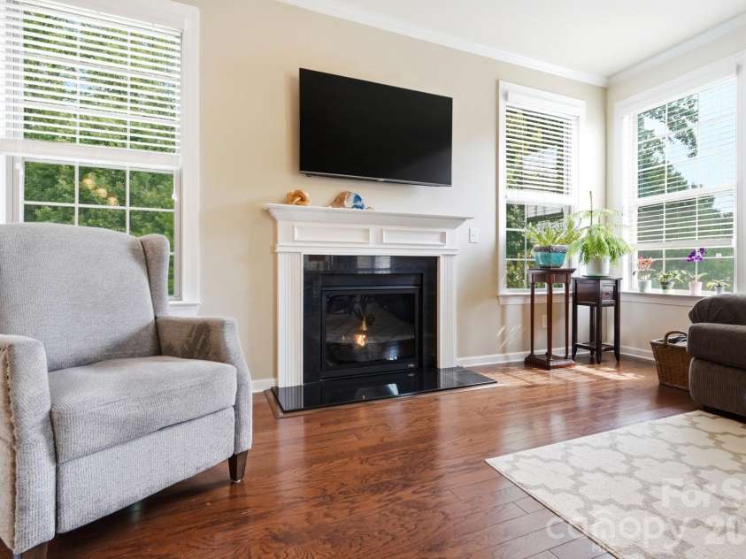 15000 Kinnegal Lane, Charlotte, NC 28278.  MLS# CAR4415980, YatesRealty ID 47432. 