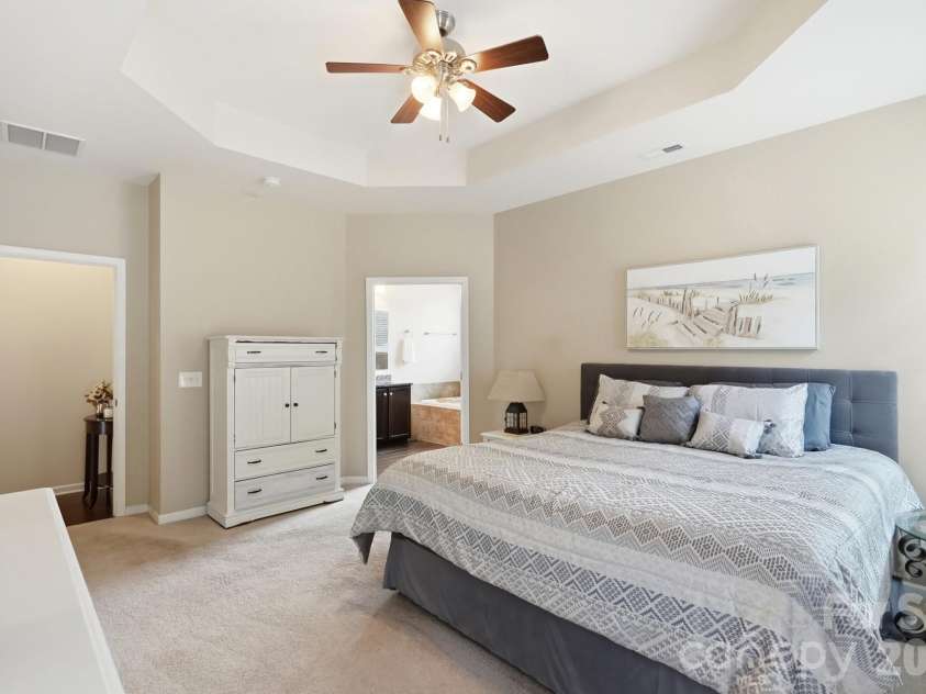 15000 Kinnegal Lane, Charlotte, NC 28278.  MLS# CAR4415980, YatesRealty ID 47432. 