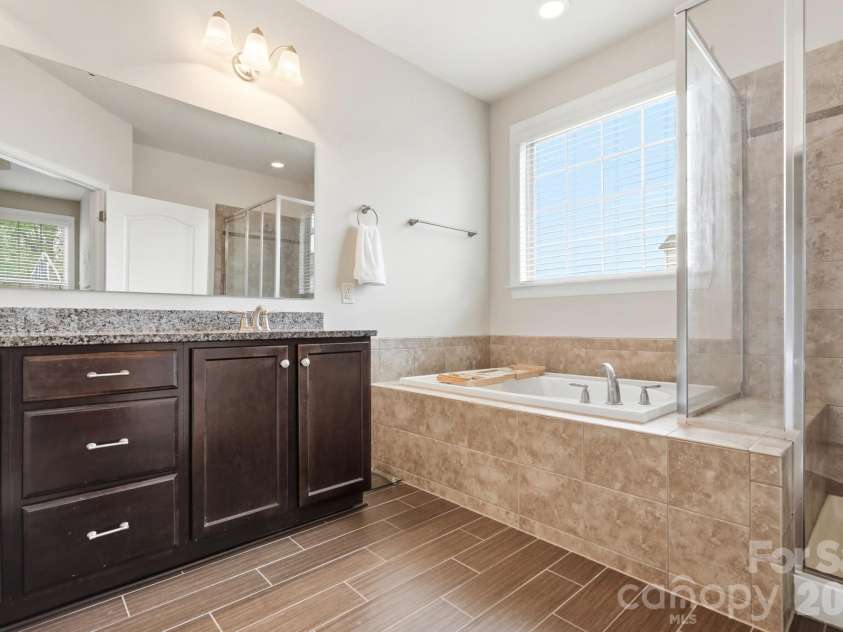 15000 Kinnegal Lane, Charlotte, NC 28278.  MLS# CAR4415980, YatesRealty ID 47432. 