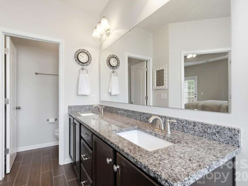 15000 Kinnegal Lane, Charlotte, NC 28278.  MLS# CAR4415980, YatesRealty ID 47432. 