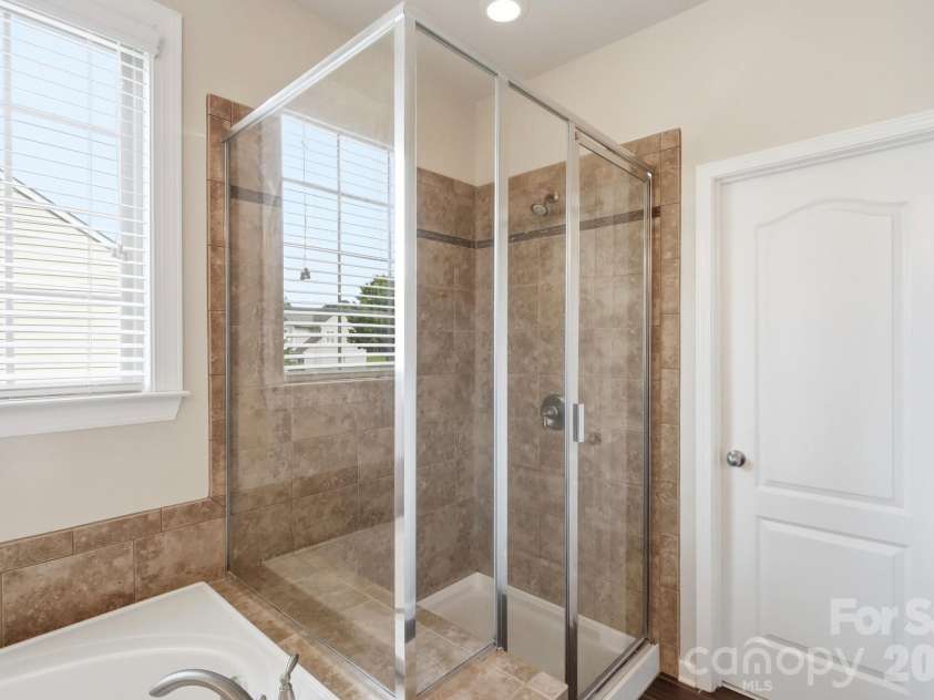 15000 Kinnegal Lane, Charlotte, NC 28278.  MLS# CAR4415980, YatesRealty ID 47432. 