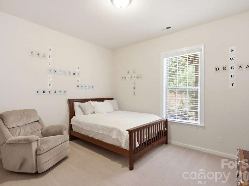 15000 Kinnegal Lane, Charlotte, NC 28278.  MLS# CAR4415980, YatesRealty ID 47432. 