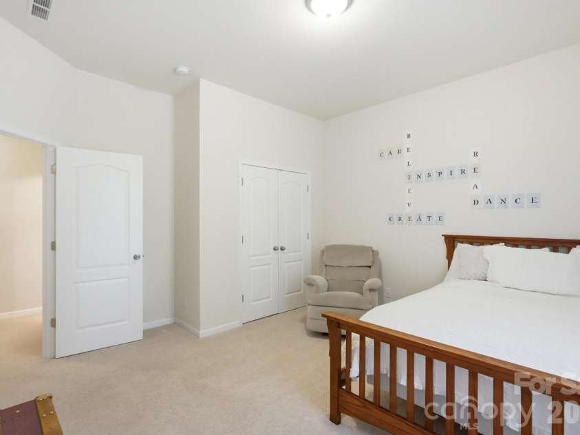 15000 Kinnegal Lane, Charlotte, NC 28278.  MLS# CAR4415980, YatesRealty ID 47432. 