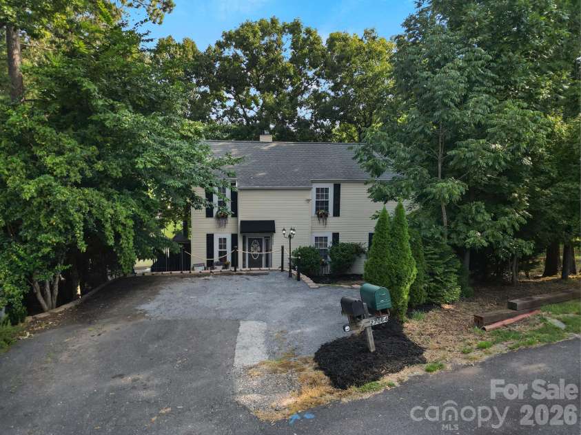 27059 Catamaran Road, Tega Cay, SC 29708.  MLS# CAR4416066, YatesRealty ID 47440. 