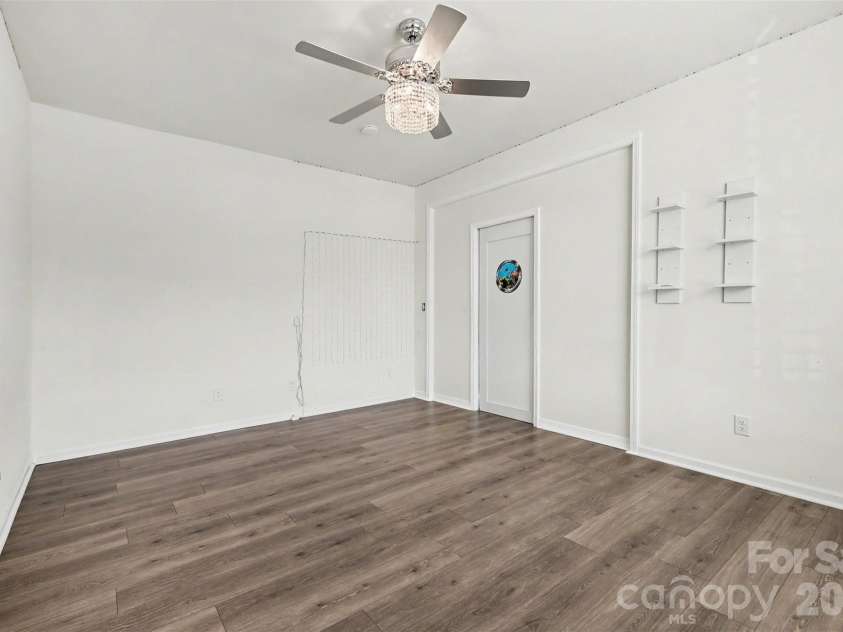 8017 Creek Park Drive, Denver, NC 28037.  MLS# CAR4416308, YatesRealty ID 47441. 