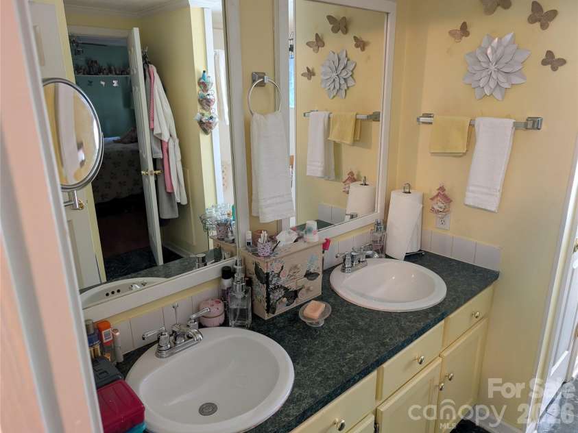 406 Kimmons Street, Landis, NC 28088.  MLS# CAR4416117, YatesRealty ID 47447. Dbl Vanity in Bathroom