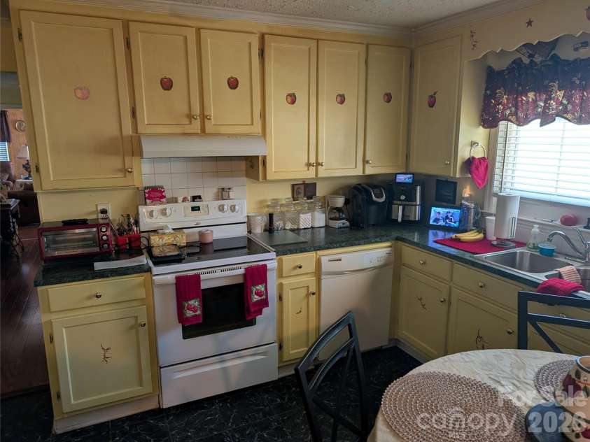 406 Kimmons Street, Landis, NC 28088.  MLS# CAR4416117, YatesRealty ID 47447. Kitchen