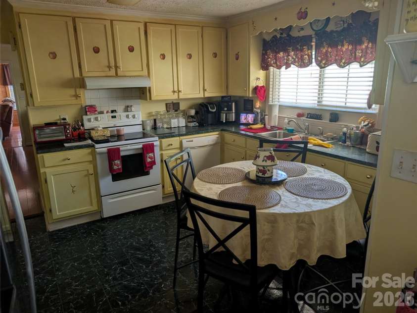 406 Kimmons Street, Landis, NC 28088.  MLS# CAR4416117, YatesRealty ID 47447. Kitchen