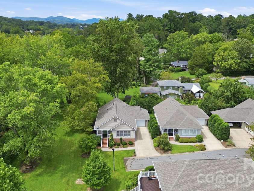 18 Creekside Way, Asheville, NC 28804.  MLS# CAR4411851, YatesRealty ID 47449. Creekside Comunity-natural yet bustling with opportunities