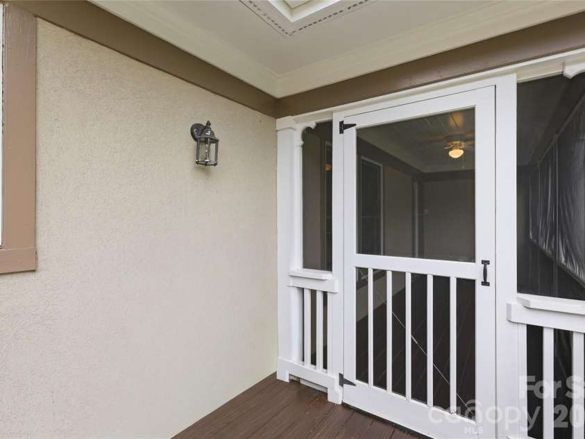 18 Creekside Way, Asheville, NC 28804.  MLS# CAR4411851, YatesRealty ID 47449. Grill conveys