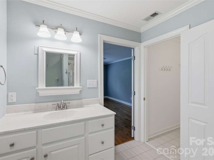 18 Creekside Way, Asheville, NC 28804.  MLS# CAR4411851, YatesRealty ID 47449. Primary bath
