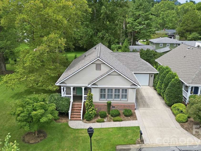 18 Creekside Way, Asheville, NC 28804.  MLS# CAR4411851, YatesRealty ID 47449. Private cul-de-sac setting with mature growth