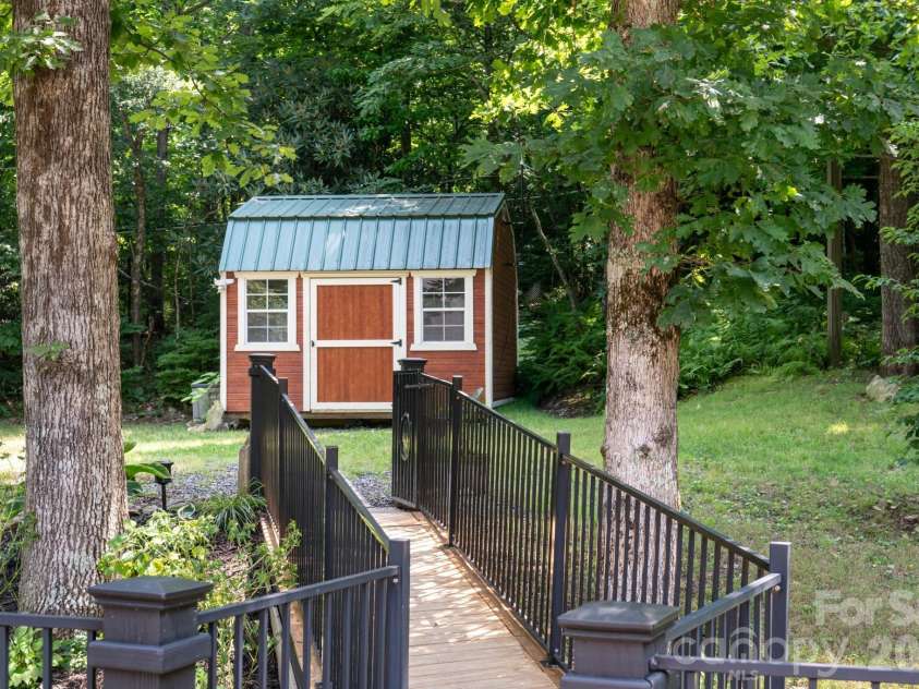 219 Echo Mountain View Road, Fairview, NC 28730.  MLS# CAR4412812, YatesRealty ID 47450. 