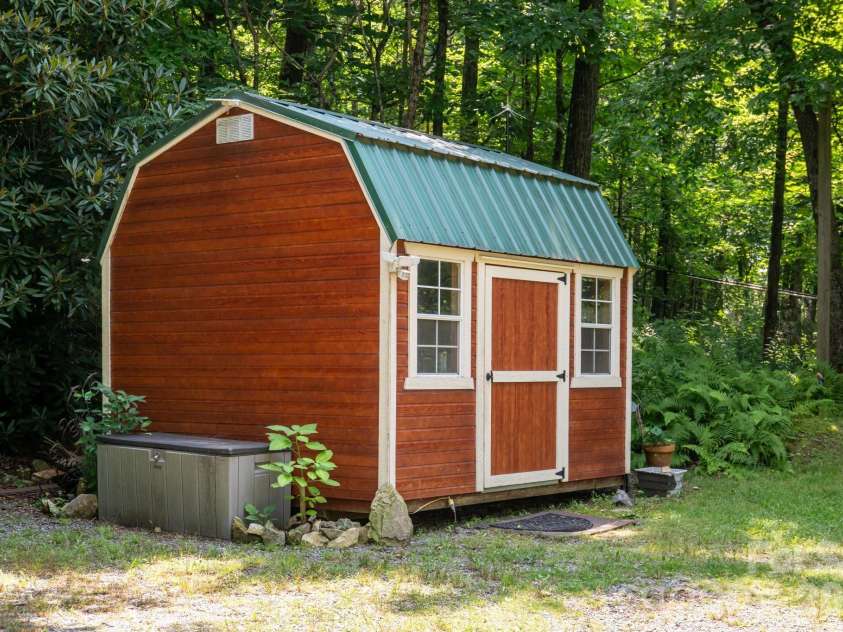 219 Echo Mountain View Road, Fairview, NC 28730.  MLS# CAR4412812, YatesRealty ID 47450. 