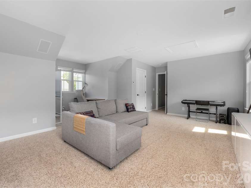 11708 Warfield Avenue, Huntersville, NC 28078.  MLS# CAR4416048, YatesRealty ID 47451. 