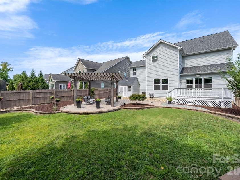 11708 Warfield Avenue, Huntersville, NC 28078.  MLS# CAR4416048, YatesRealty ID 47451. 