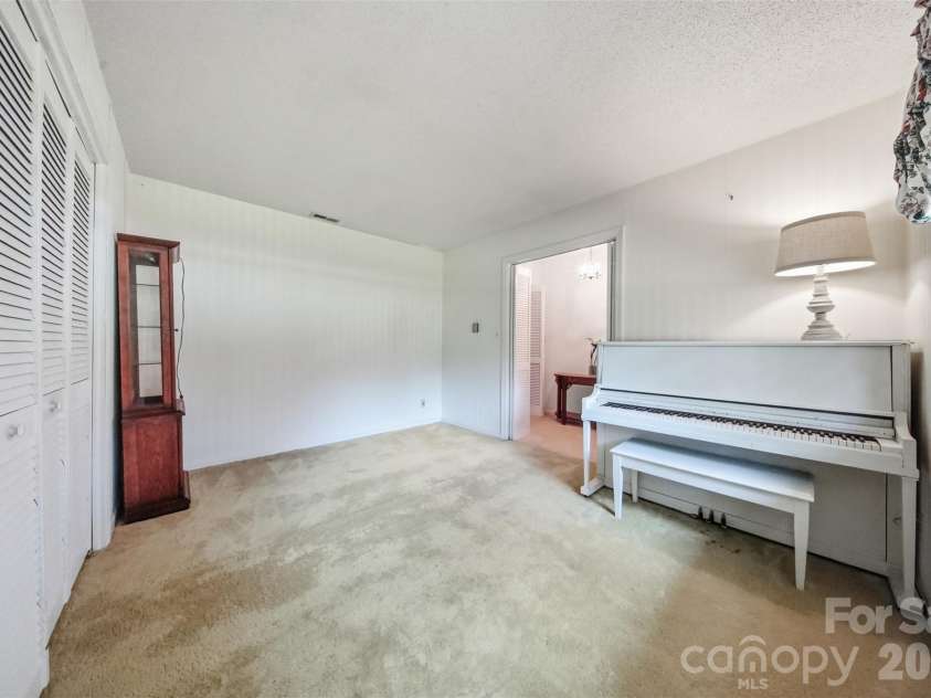 4913 New Hope Road, Belmont, NC 28012.  MLS# CAR4414764, YatesRealty ID 47452. 
