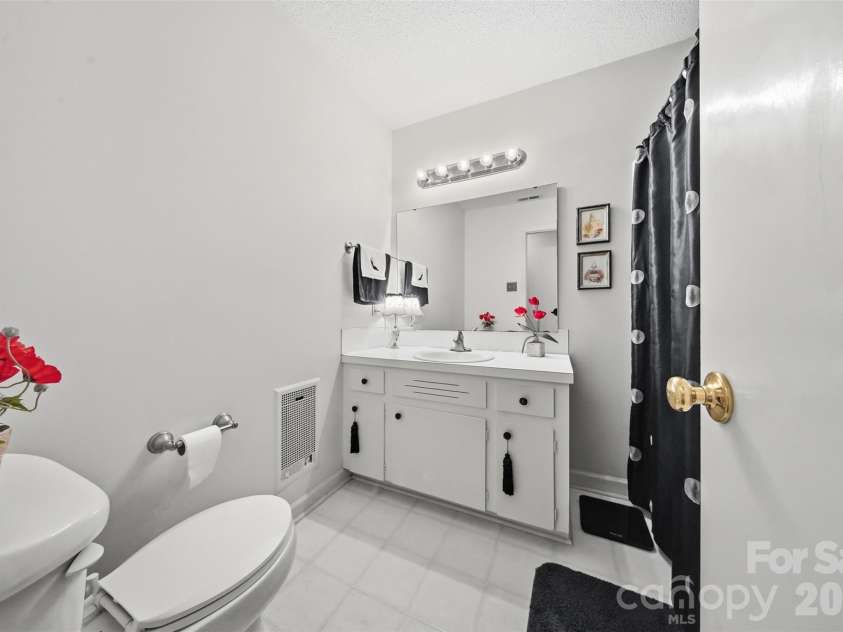 4913 New Hope Road, Belmont, NC 28012.  MLS# CAR4414764, YatesRealty ID 47452. 