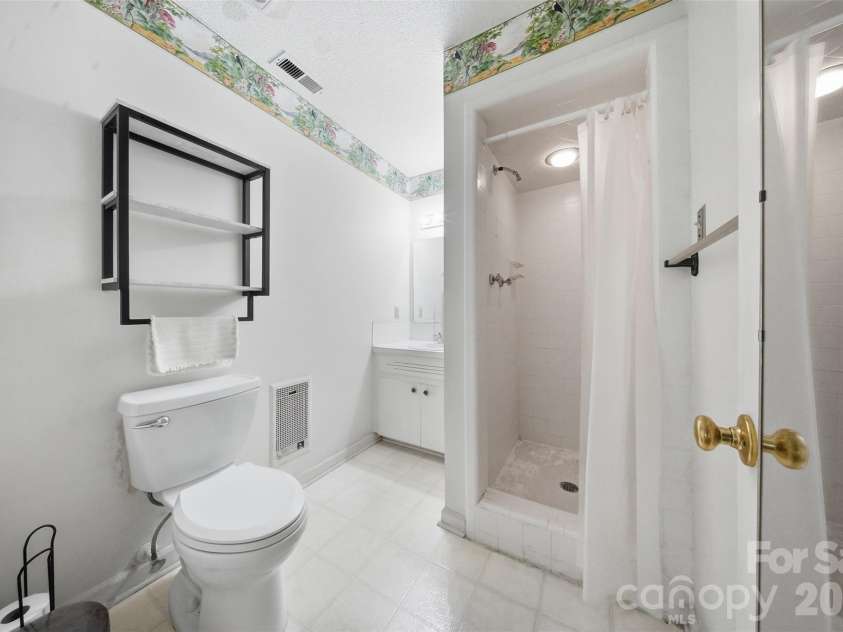 4913 New Hope Road, Belmont, NC 28012.  MLS# CAR4414764, YatesRealty ID 47452. 