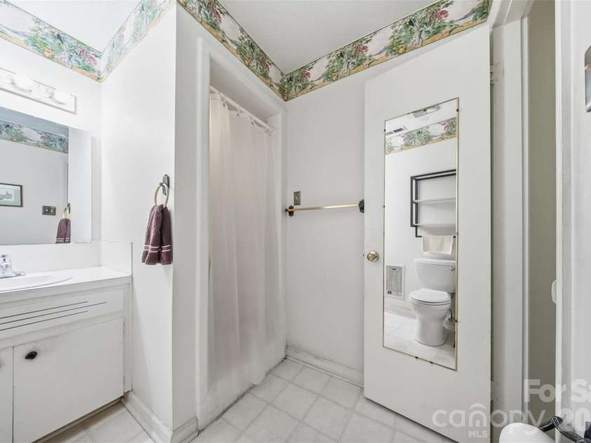 4913 New Hope Road, Belmont, NC 28012.  MLS# CAR4414764, YatesRealty ID 47452. 