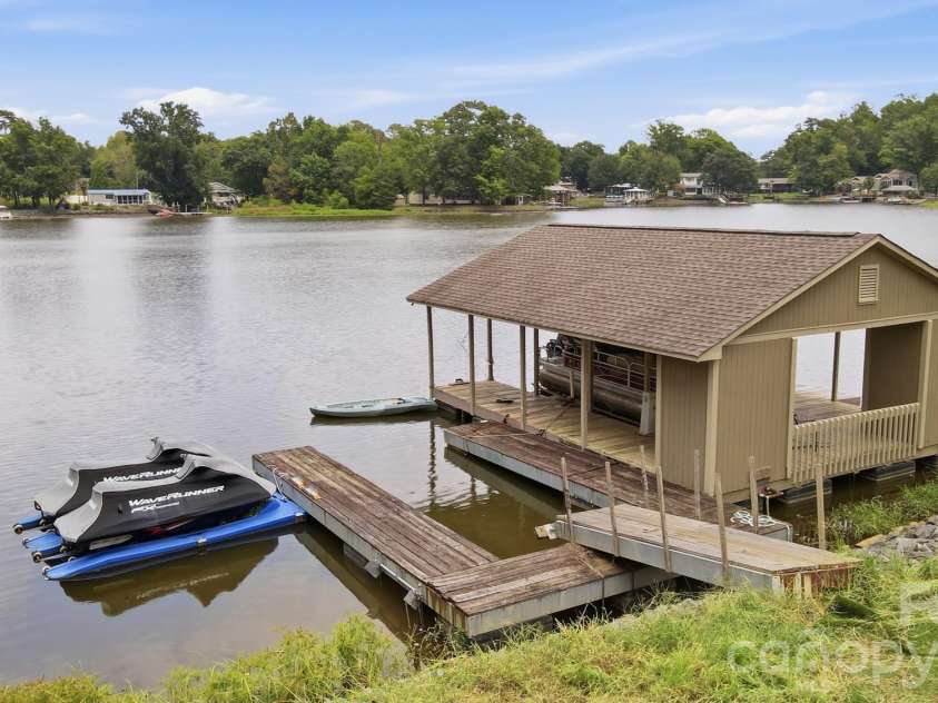 1920 Marlin Drive, Lake Wylie, SC 29710.  MLS# CAR4414993, YatesRealty ID 47453. 