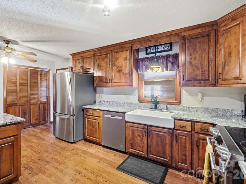 3201 Gilboa Road, Wingate, NC 28174.  MLS# CAR4415181, YatesRealty ID 47454. Huge Farm sink!
