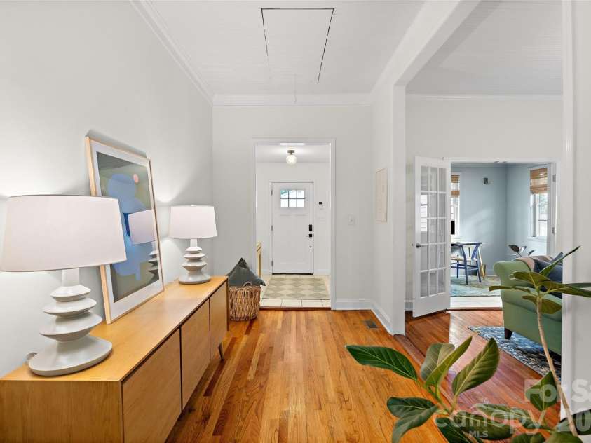 1905 Parson Street, Charlotte, NC 28205.  MLS# CAR4414878, YatesRealty ID 47455. Foyer