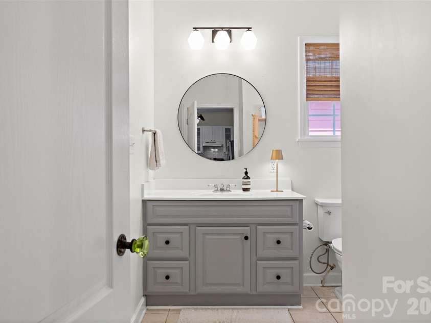 1905 Parson Street, Charlotte, NC 28205.  MLS# CAR4414878, YatesRealty ID 47455. Full Bathroom