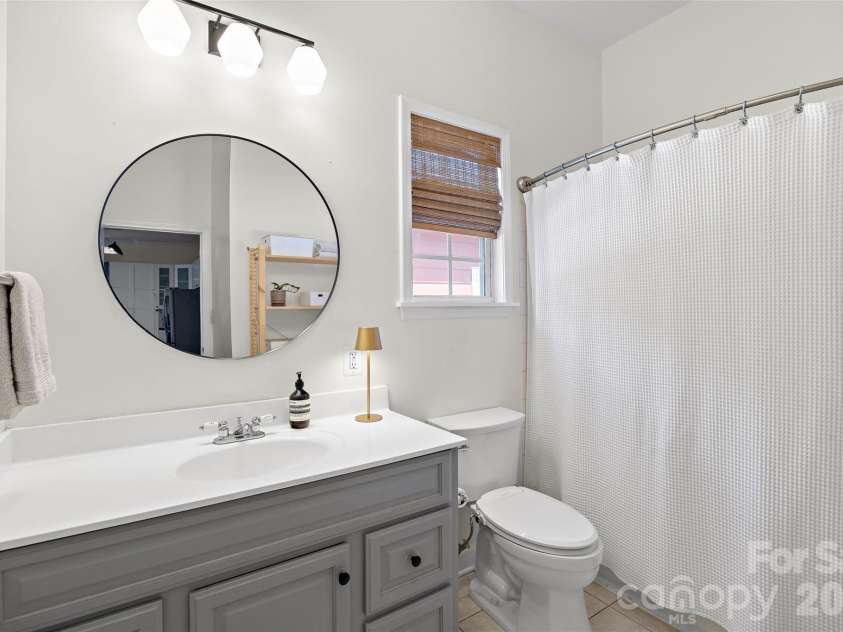 1905 Parson Street, Charlotte, NC 28205.  MLS# CAR4414878, YatesRealty ID 47455. Full Bathroom